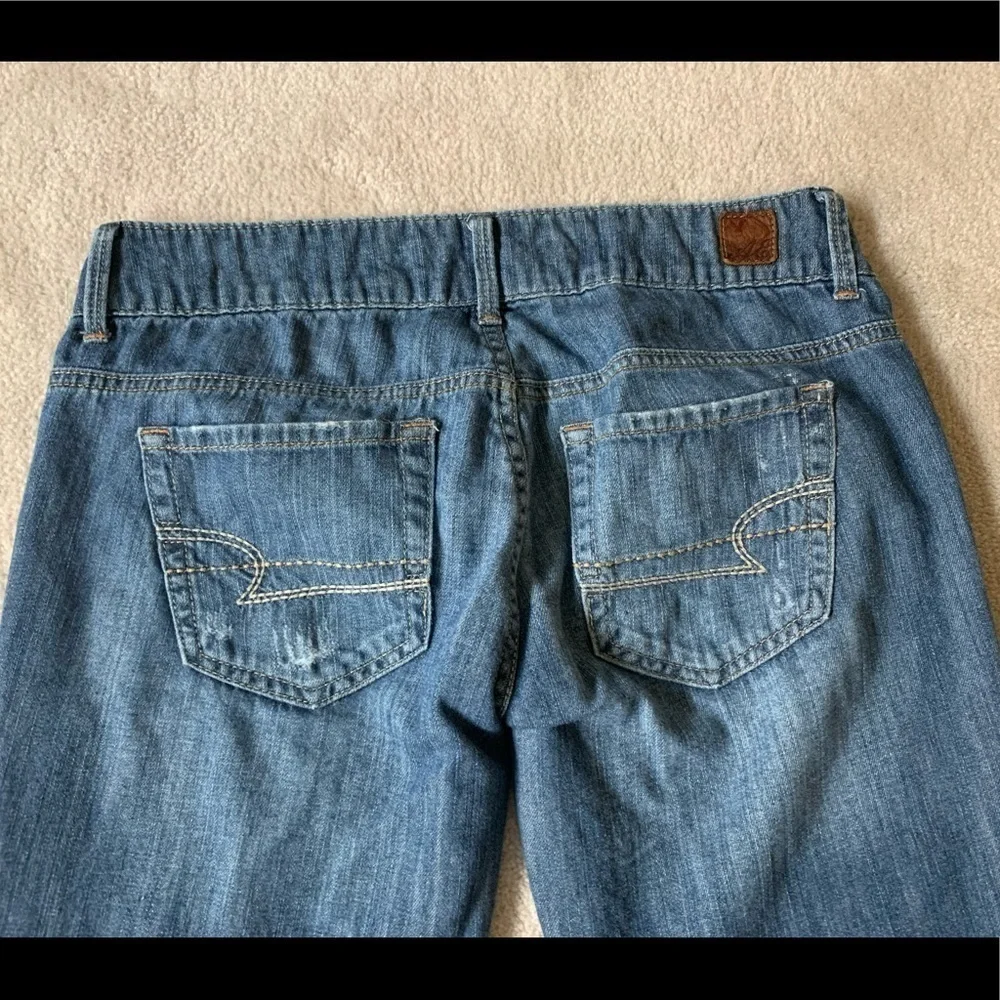 American Eagle Distressed jeans, Live your life, size 2